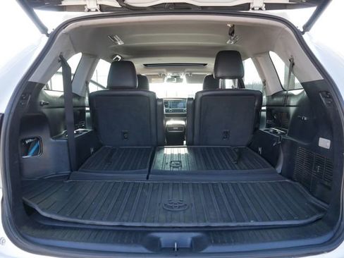 Used 2019 Toyota Highlander SE image 15
