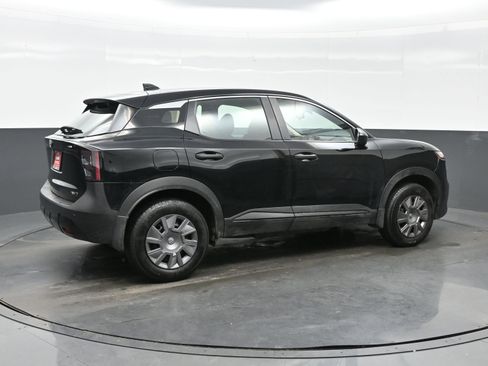 Used 2025 Nissan Kicks S image 6