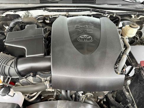 Used 2019 Toyota Tacoma TRD Sport image 32