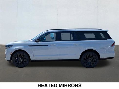 New 2026 Lincoln Navigator L Reserve w/ Jet Appearance Package AWD/4WD image 3