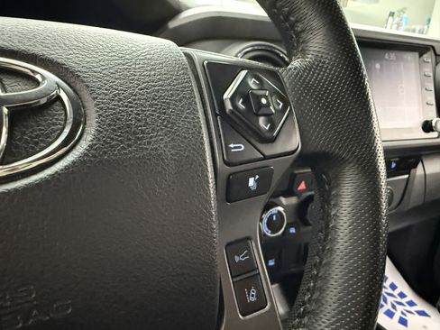 Used 2021 Toyota Tacoma TRD Sport image 15