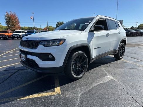 New 2026 Jeep Compass Latitude image 13