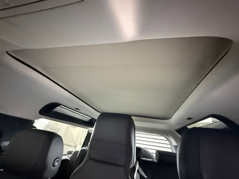 Used 2021 Land Rover Defender 90 First Edition image 13