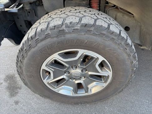 Used 2013 Jeep Wrangler Unlimited Rubicon w/ Connectivity Group image 14