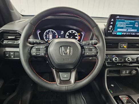 Certified 2025 Honda Pilot TrailSport image 15