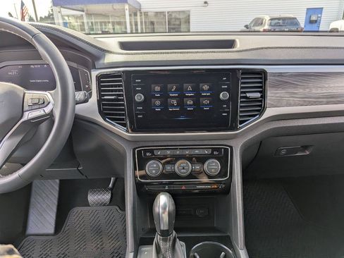 Used 2022 Volkswagen Atlas Cross Sport SE AWD/4WD image 17