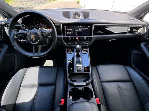 Used 2025 Porsche Macan AWD/4WD image 18