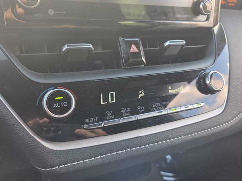 Used 2020 Toyota Corolla SE FWD image 24