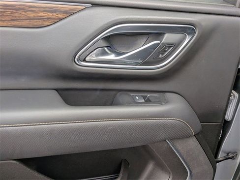 Used 2021 Chevrolet Suburban Premier w/ Premium Package image 28