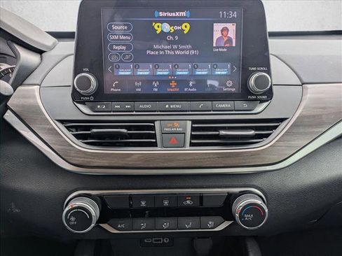 Used 2024 Nissan Altima 2.5 SV image 13