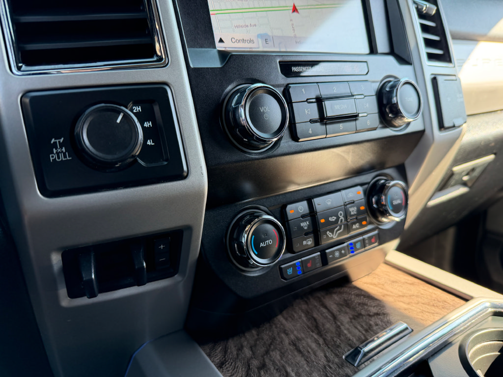Used 2019 Ford F250 Lariat w/ Lariat Value Package AWD/4WD image 17