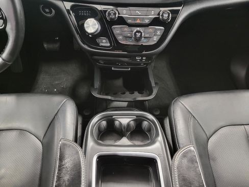 Used 2018 Chrysler Pacifica Touring-L Plus FWD image 17