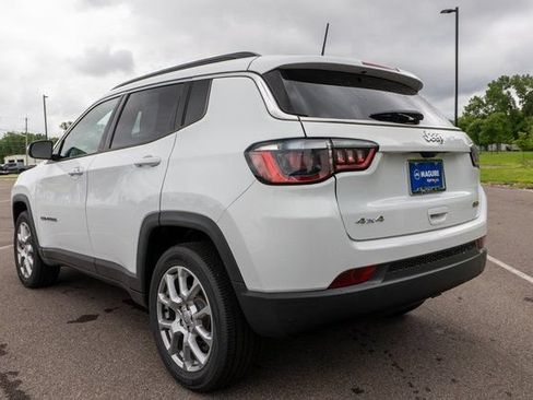 Used 2022 Jeep Compass Latitude AWD/4WD image 8