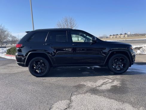 Used 2018 Jeep Grand Cherokee Laredo image 7