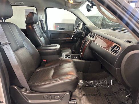 Used 2007 Chevrolet Suburban 2500 LT w/ LT Preferred Equipment Group image 14