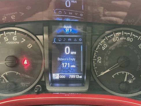 Used 2018 Toyota Tacoma TRD Off-Road AWD/4WD image 13