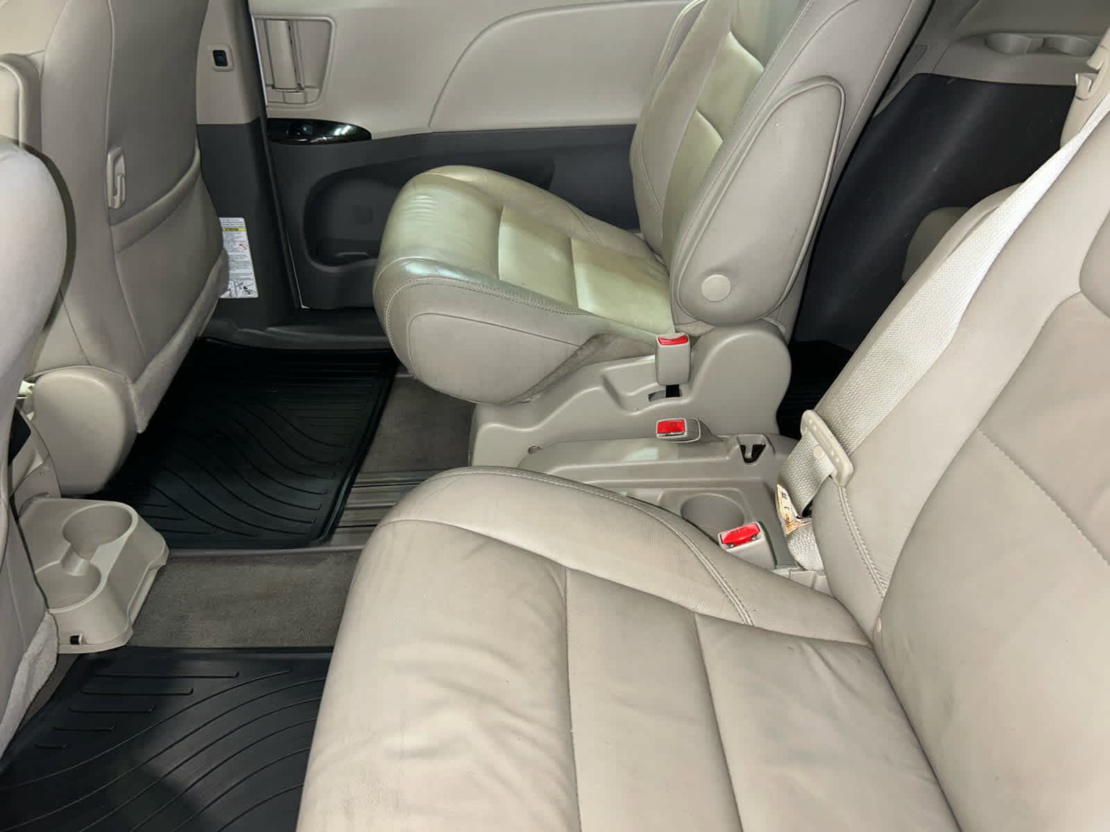 Used 2019 Toyota Sienna XLE FWD image 14