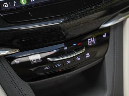Used 2020 Cadillac XT6 Premium Luxury AWD/4WD image 36