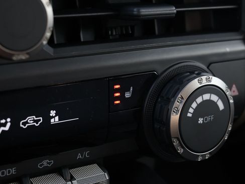 Used 2025 Toyota Tacoma TRD Sport w/ TRD Sport Upgrade Package image 3