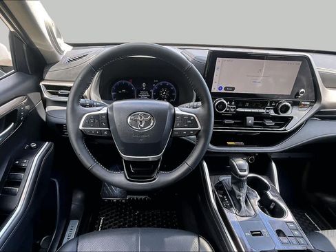 Used 2026 Toyota Highlander Limited AWD/4WD image 6