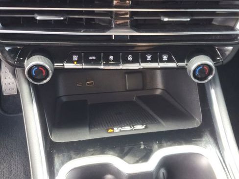 Used 2025 Chevrolet Traverse LT w/ Midnight/Sport Edition FWD image 27