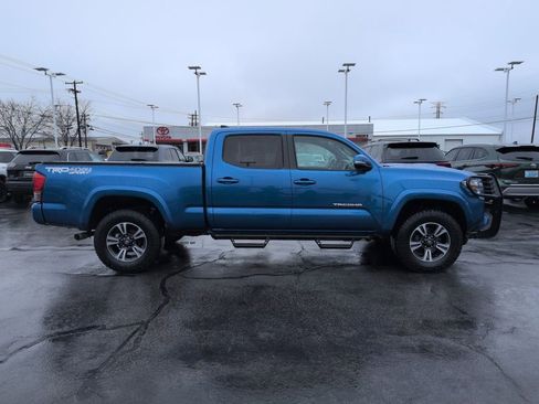 Used 2017 Toyota Tacoma TRD Sport w/ Tow Package image 6