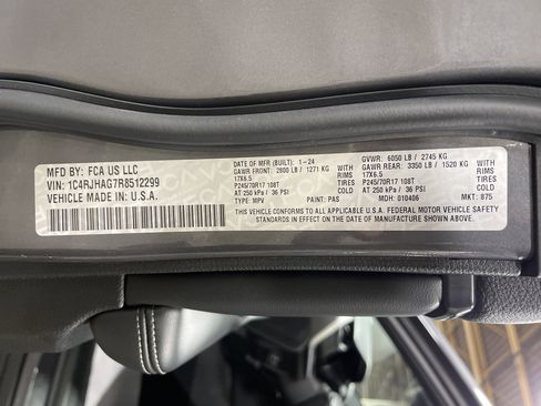 Used 2024 Jeep Grand Cherokee Laredo w/ Luxury Tech Group I image 27