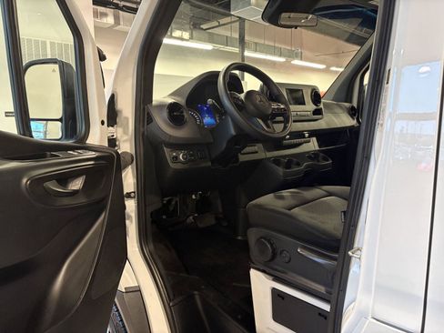 Used 2023 Mercedes-Benz Sprinter 1500 image 10