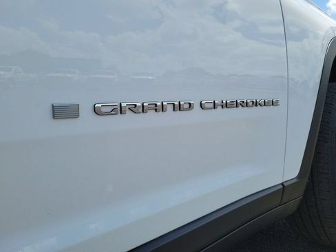 Used 2023 Jeep Grand Cherokee Limited AWD/4WD image 32