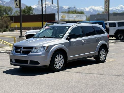 Used 2020 Dodge Journey SE FWD image 3