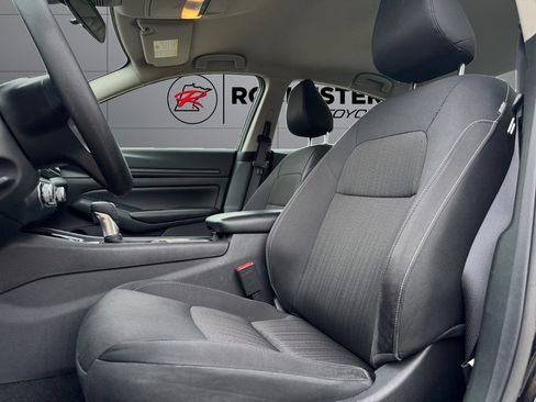 Used 2024 Nissan Altima 2.5 SV FWD image 10