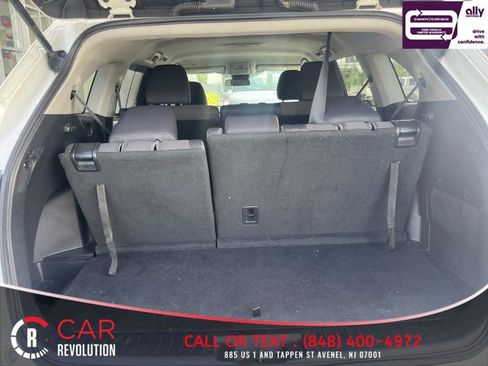 Used 2021 Toyota Highlander L FWD image 10