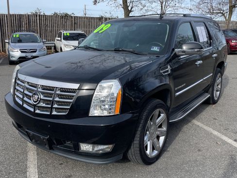 Used 2009 Cadillac Escalade AWD image 3