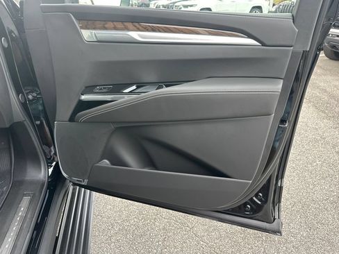 Certified 2026 Cadillac Escalade Platinum Sport w/ LPO, ONYX Package AWD/4WD image 14