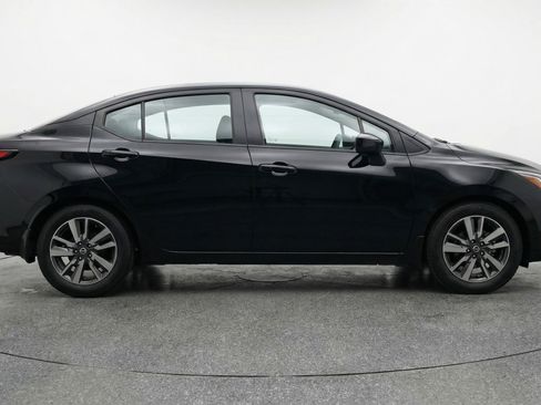 Used 2025 Nissan Versa SV FWD image 11