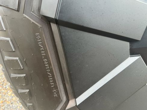 Used 2024 Tesla Cybertruck AWD Crew Cab image 12