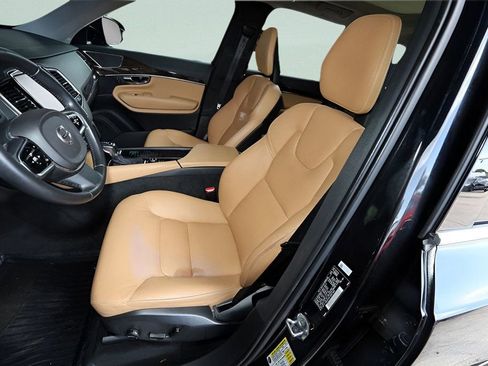 Used 2016 Volvo XC90 T6 Momentum w/ Momentum Plus Package AWD/4WD image 12