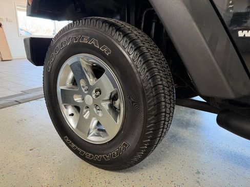 Used 2010 Jeep Wrangler Unlimited Sport image 20