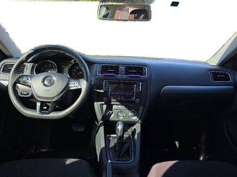 Used 2016 Volkswagen Jetta SE FWD image 23