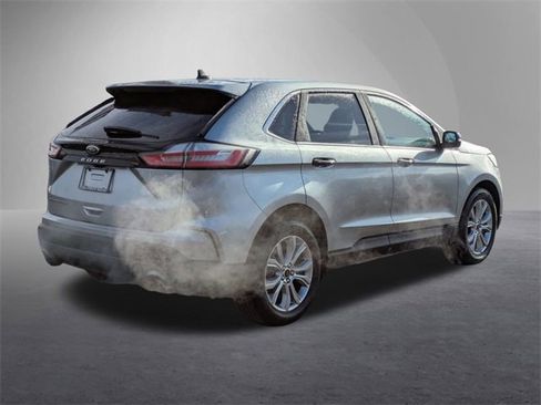 Used 2024 Ford Edge Titanium image 4