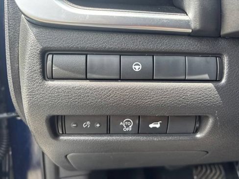 Used 2024 Nissan Rogue SV AWD/4WD image 15