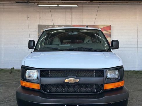 Used 2017 Chevrolet Express 3500 LS image 6