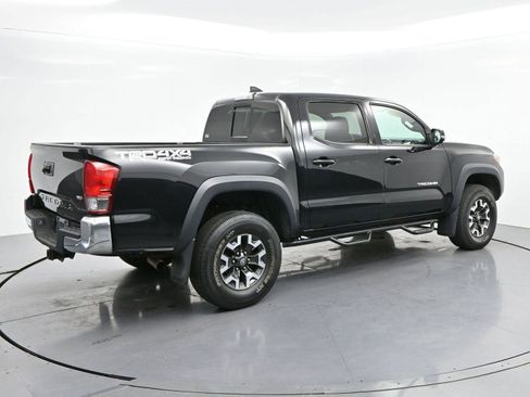 Used 2017 Toyota Tacoma TRD Off-Road AWD/4WD image 7