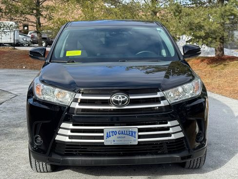 Used 2018 Toyota Highlander LE image 2