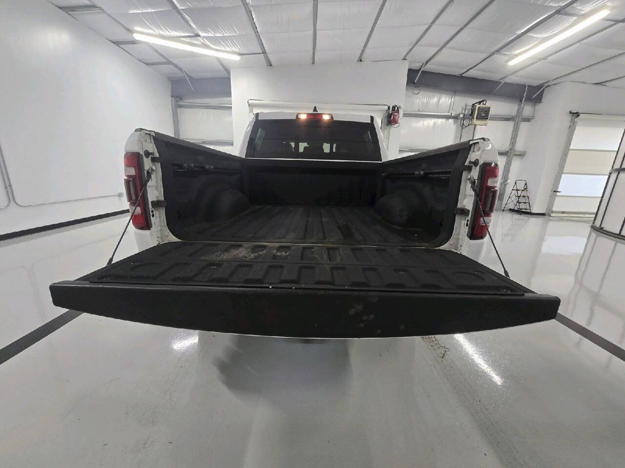 Used 2024 RAM 1500 Laramie AWD/4WD image 9