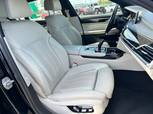 Used 2017 BMW 750i xDrive AWD/4WD image 9