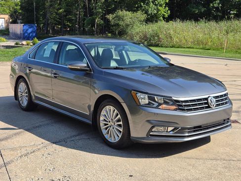 Used 2016 Volkswagen Passat 1.8T SE FWD image 7