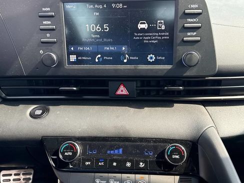 Used 2025 Hyundai Elantra Sport FWD image 31