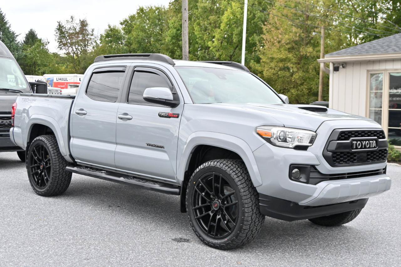 Used 2018 Toyota Tacoma TRD Sport w/ Technology Package AWD/4WD image 2