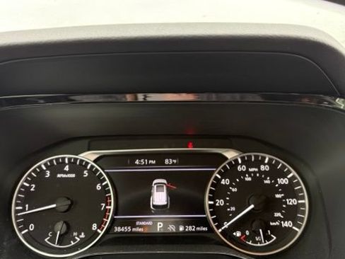 Used 2025 Nissan Pathfinder SV FWD image 12